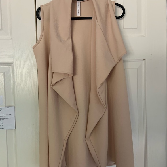 Sleeveless light tan cardigan - Picture 1 of 2